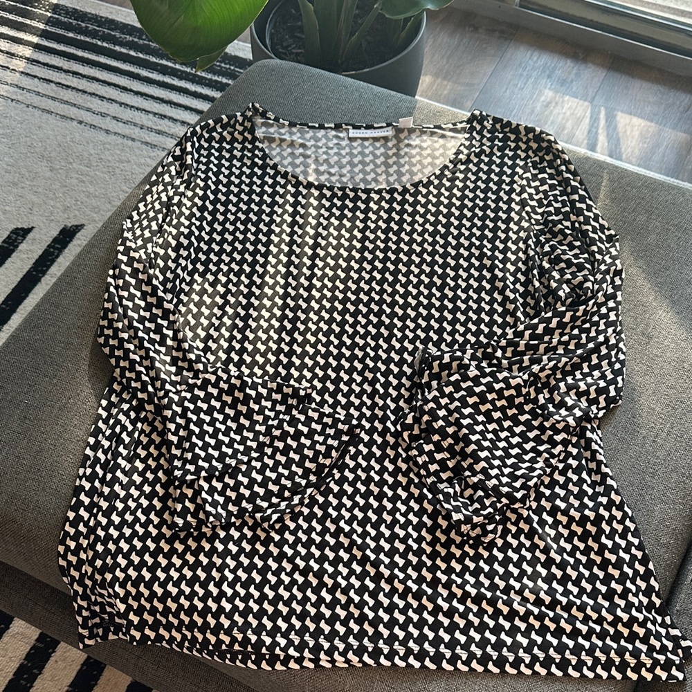 Susan Graver Black and White Geometric Blouse